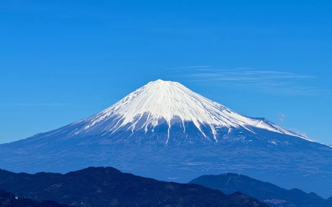 富士山活跃地质活动与旅游繁荣共生最新动态